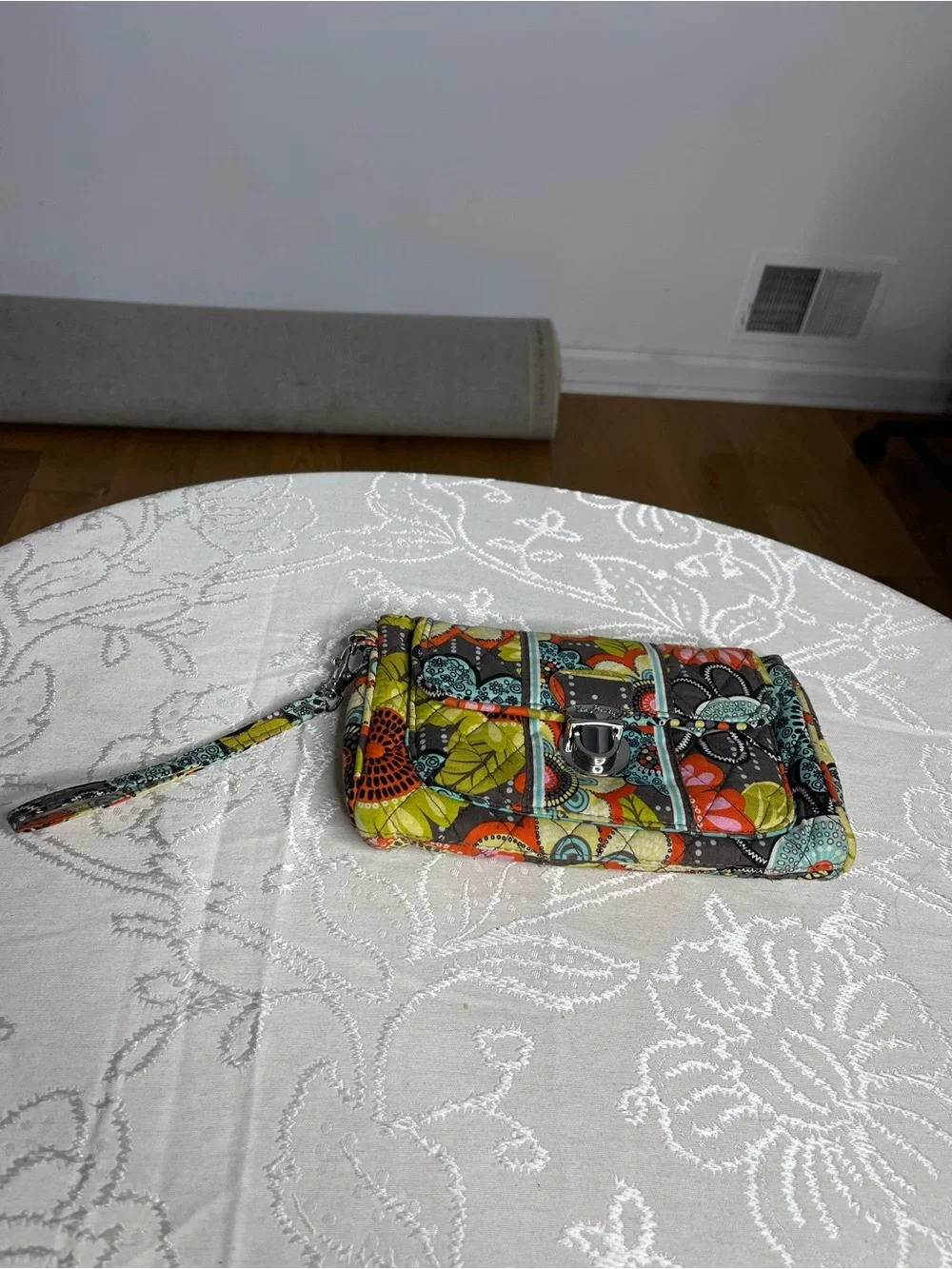 Vera Bradley Quilted Push-Lock Wristlet Wallet Clutch Floral Pattern